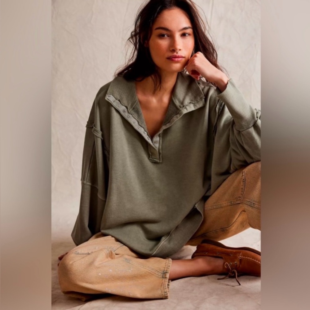 ▪️NWT Free People Camden Henley Sweatshirt in Laurel Oak - Picture 2 of 10